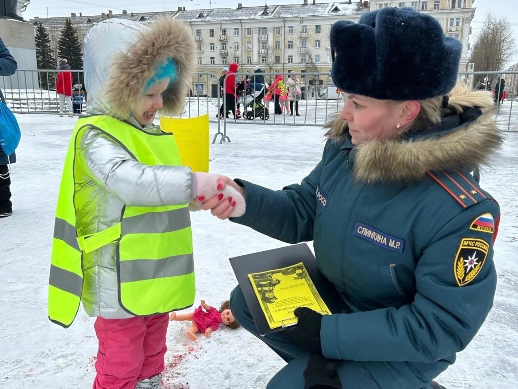 В День защитника Отечества в Северодвинске показали пожарно-спасательную  технику