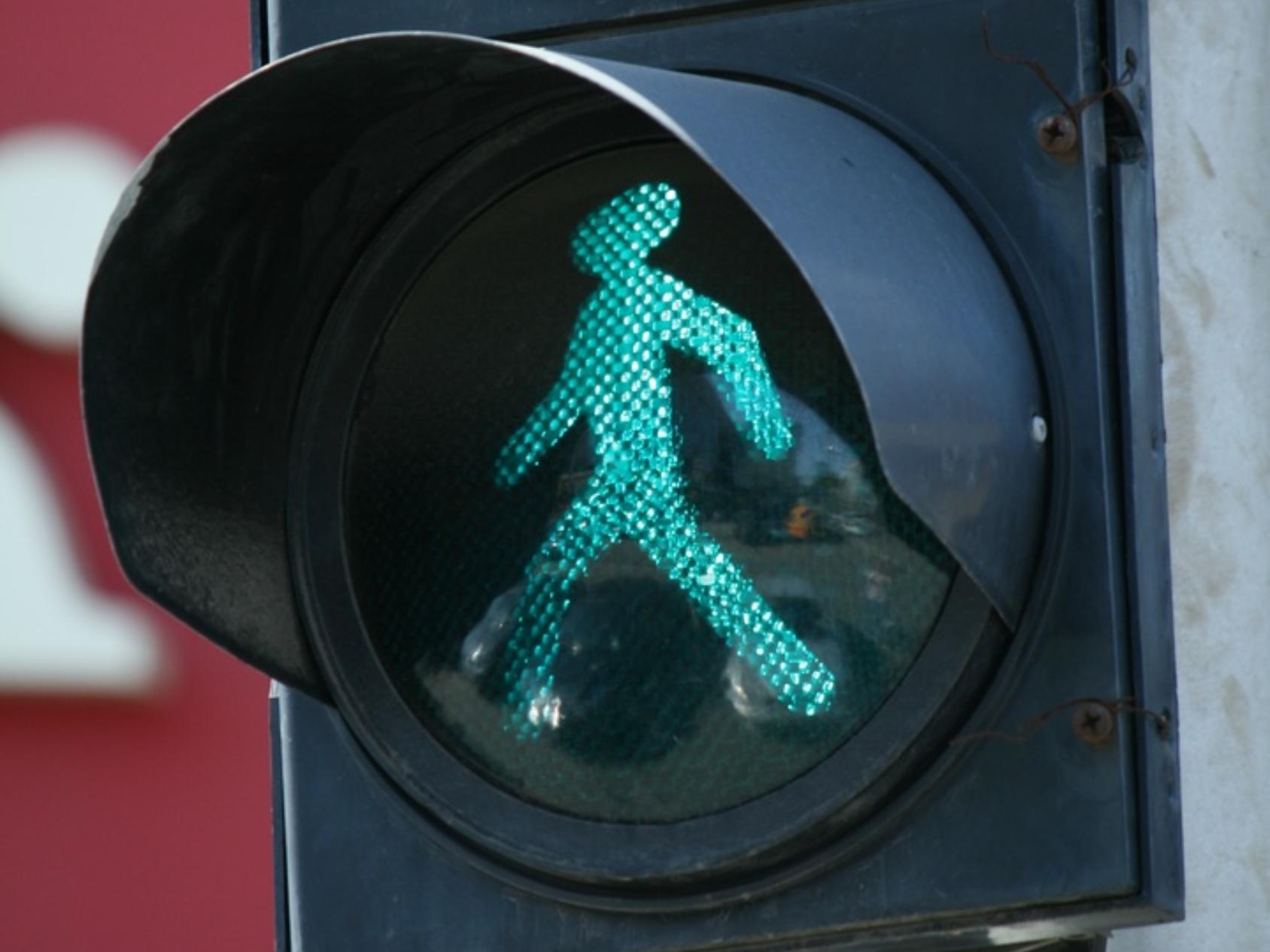 Сигнал для пешеходов. Зеленый светофор. Зеленый сигнал светофора. Светофор для пешеходов. Зеленый сигнал светофора для пешеходов.