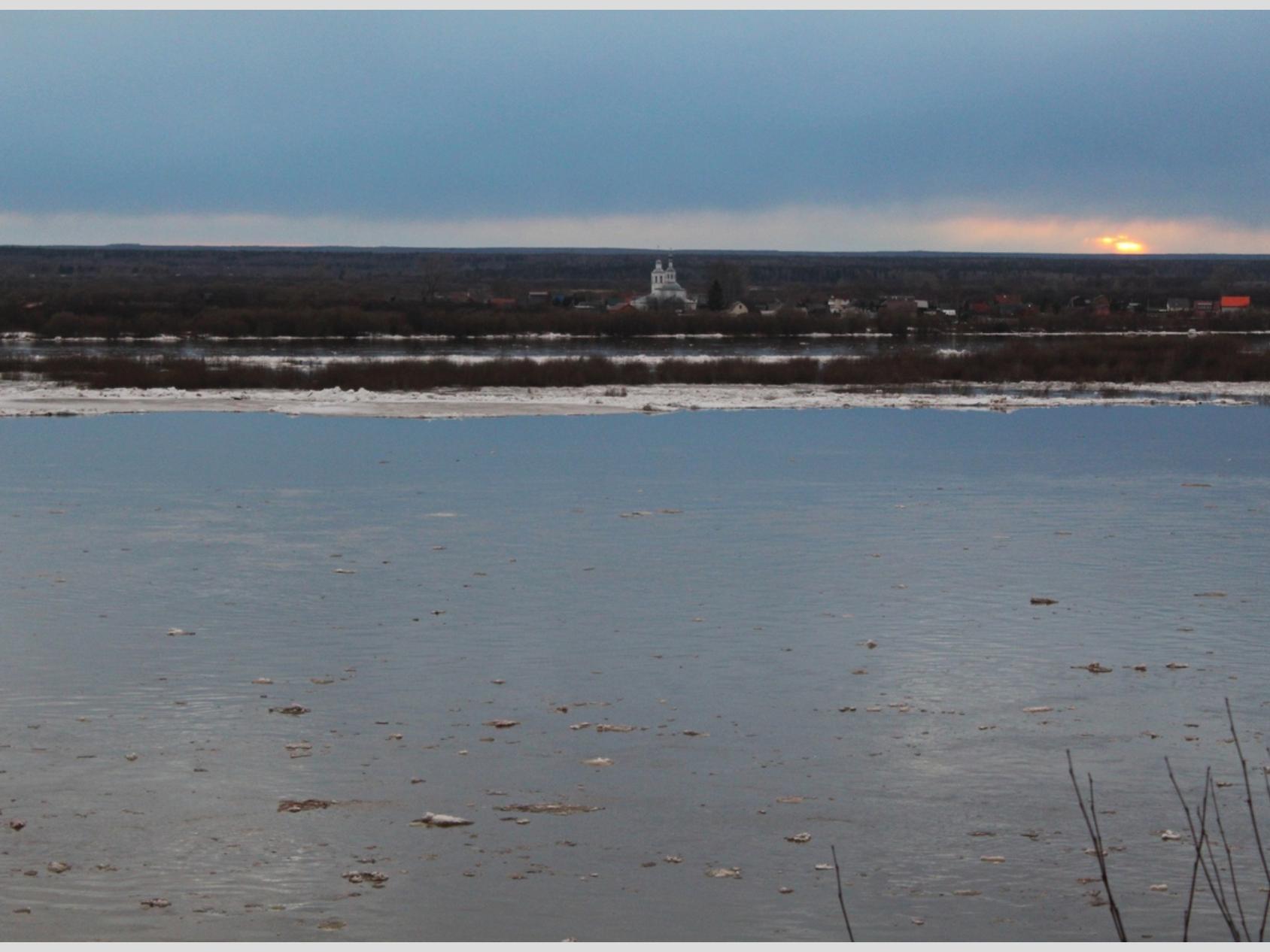 Ледоход северная двина сегодня на реке. Река Северная Двина Котлас. Ледоход на Северной Двине. Котлас ледоход. Ледоход на Двине.